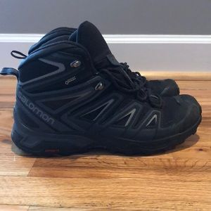 Salomon mens size 9. Excellent condition
